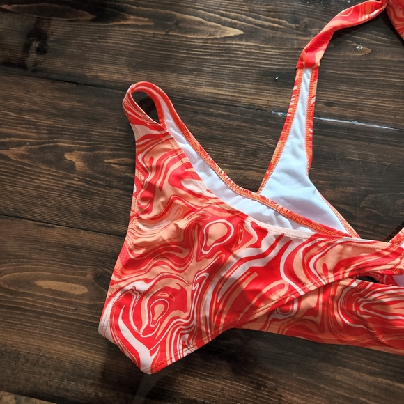 Bikini - Picture 2 of 4